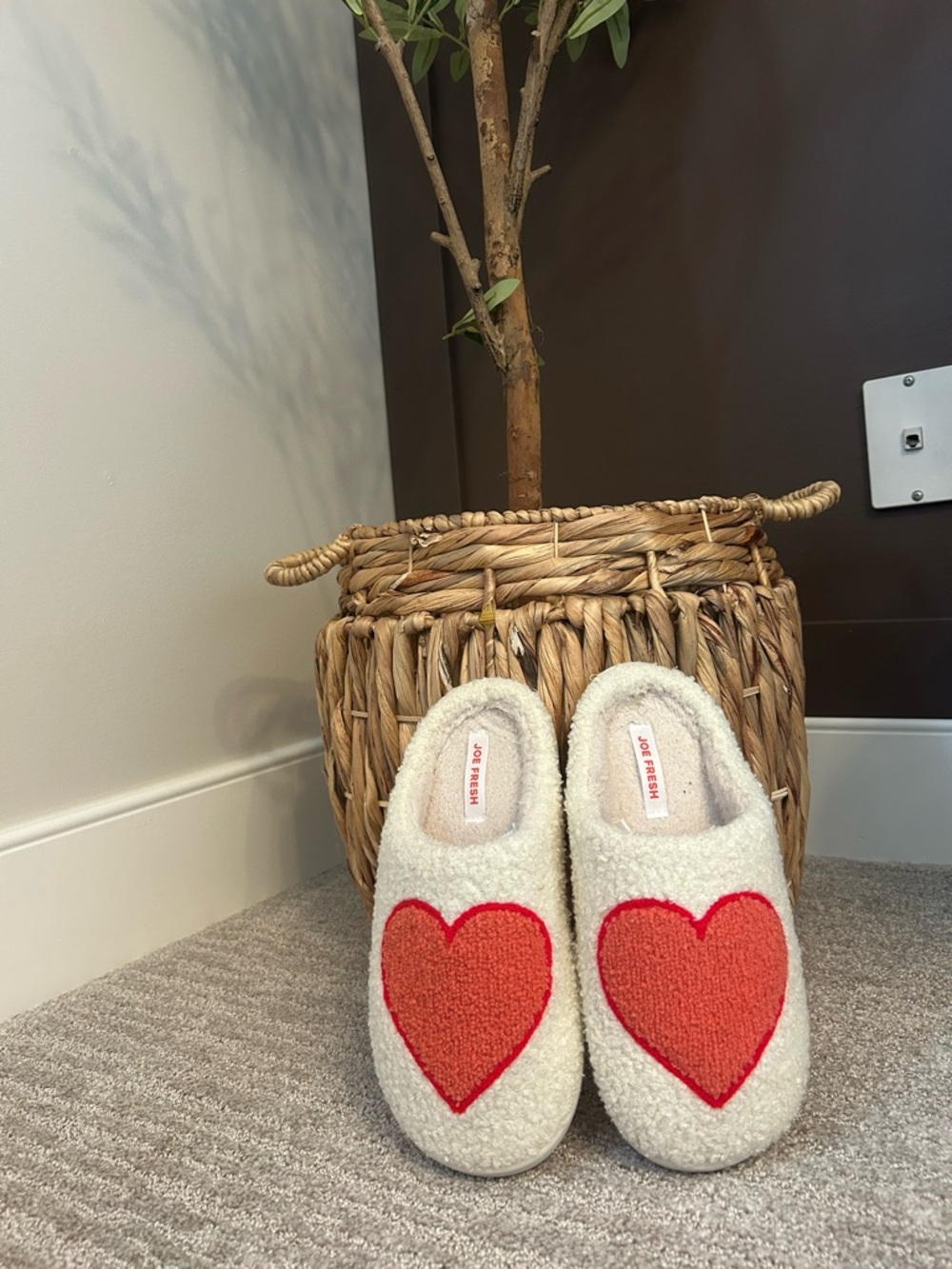 Joe Fresh Cream Sherpa Slip-On Slippers with Red Heart